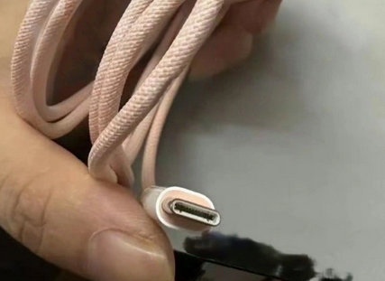 盐边苹果15维修店分享iPhone15USB-C数据线长啥样